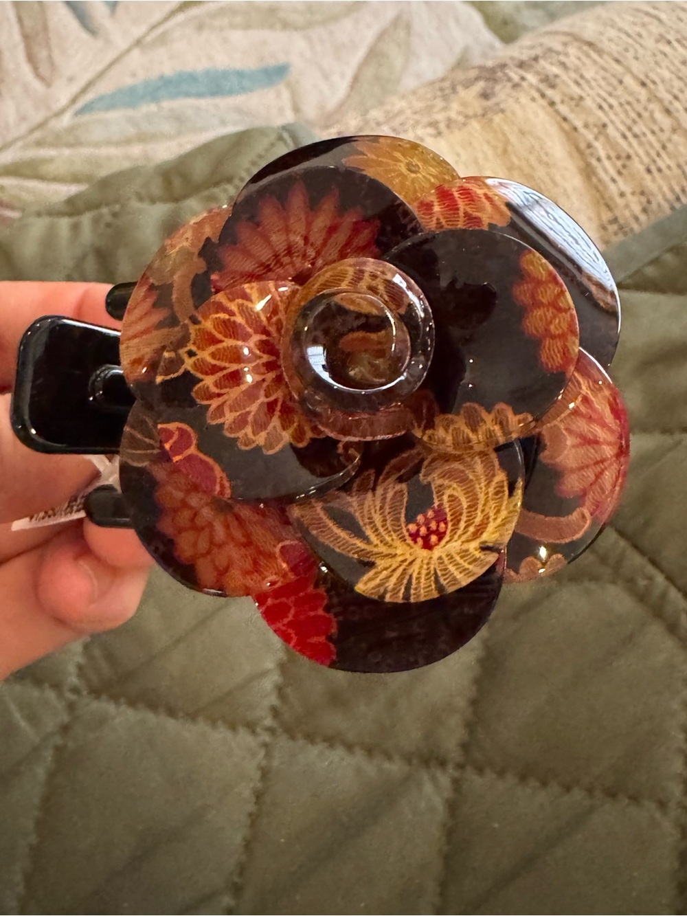 COCOLUCK Floral Camellia Hair Clip in Black and Red - Picture 2 of 6